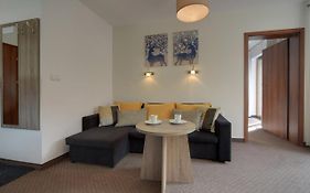 Beżowy i Nowoczesny Apartament Sun Seasons 24 w Szklarskiej Porębie by Noclegi Renters